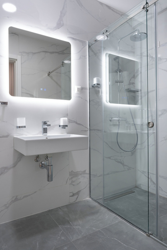 Bathroom, Allure