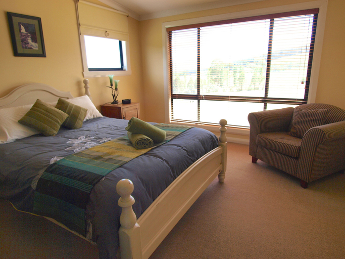 Bedroom 3, Mad on the Buckland, Alpine - East