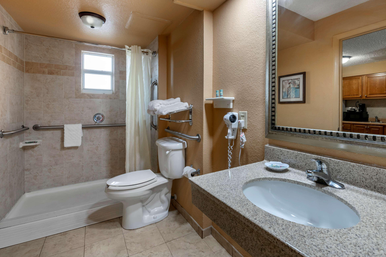 Bathroom 4, Spark by Hilton Ormond Beach Oceanfront, Volusia