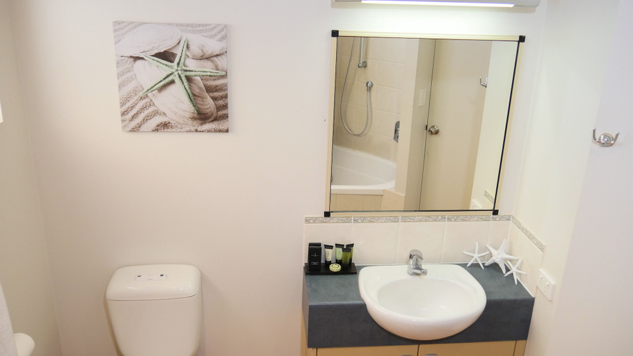 Bathroom 4, Spa Haven 17B, Whitsunday