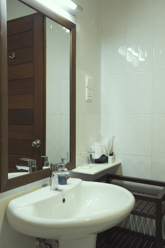 Bathroom 4, Emerald Palace Hotel, Naypyitaw