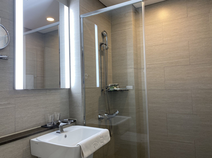 Bathroom 4, New Donghae Hotel, Donghae
