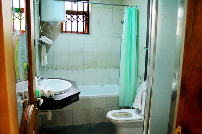 Bathroom 3, Shangri-la Hotel Uganda, Kampala