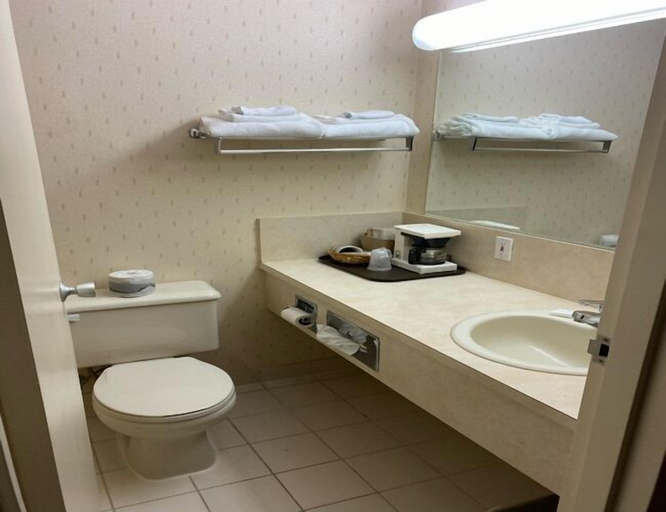 Bathroom, Red Dog Inn, Thunder Bay