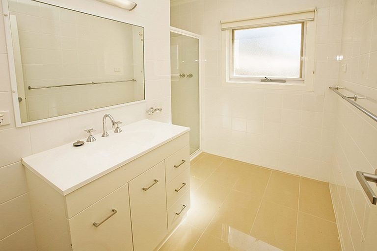 Bathroom 4, Beach House Units - 1, Bass Coast - Phillip Is.