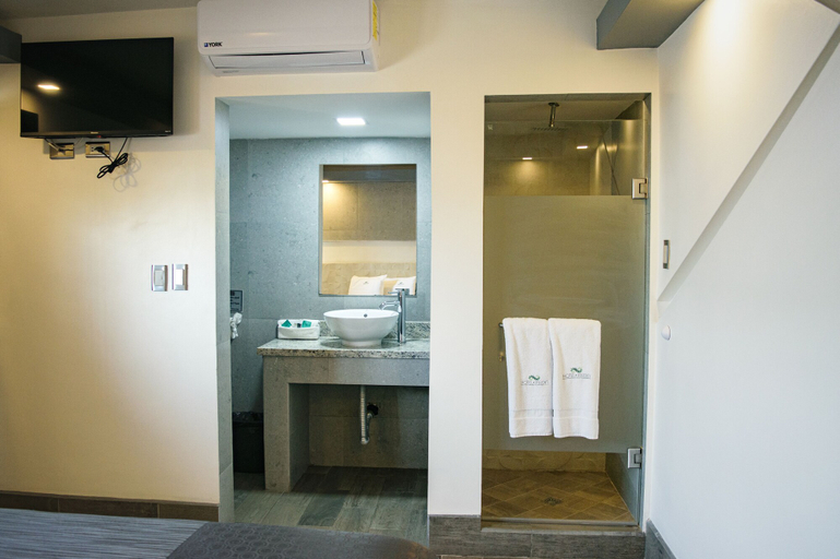 Bathroom 3, Hotel Jardin, Tijuana