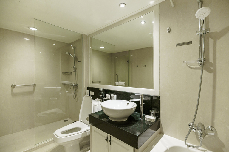 Bathroom 14