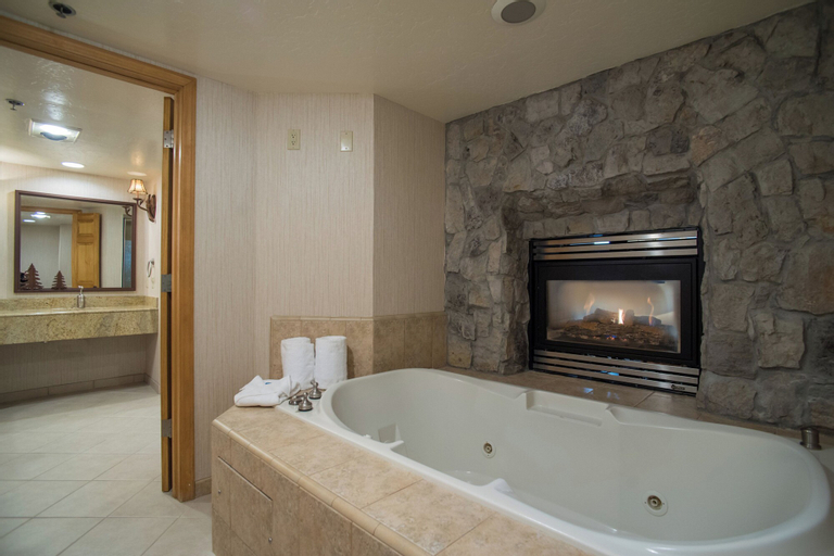 Bathroom 16