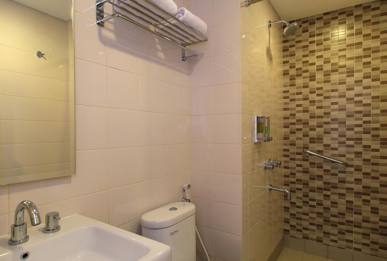 Bathroom 5, Amaris Hotel Bandara Soekarno Hatta, Tangerang