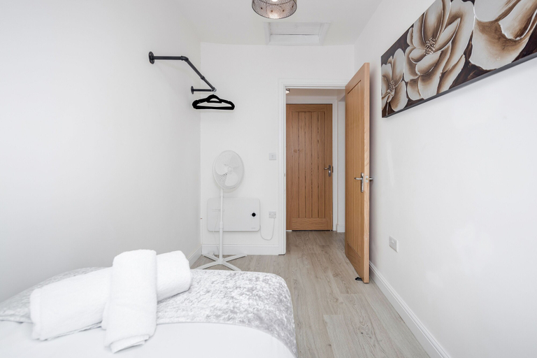 Bedroom 4, Comfortable 2BR Apartment in Bedford, Bedfordshire