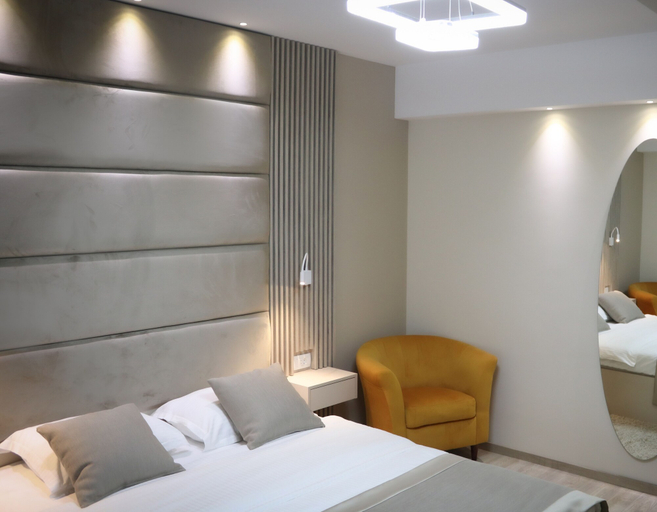 Bedroom 2, Hotel Holiday
