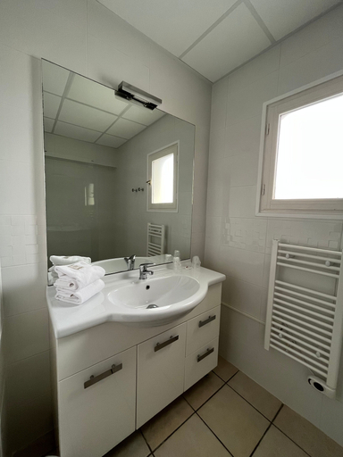 Bathroom 5, Hôtel Les Sables - Urban Style - by Logis Hotels, Pyrénées-Orientales