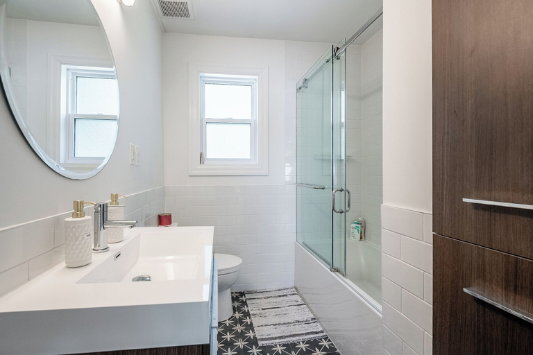 Bathroom 4, GLOBALSTAY Gorgeous House in Mississauga, Peel