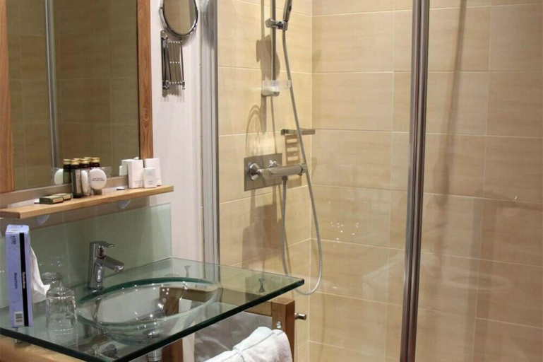 Bathroom, La Petite Hostellerie, Gard