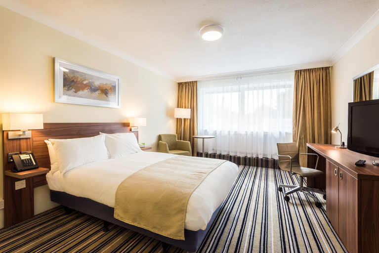 Bedroom 5, Holiday Inn READING - WEST by IHG, West Berkshire