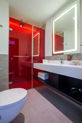 Bathroom 5, Park Inn By Radisson Istanbul Ataturk Airport, Küçükçekmece