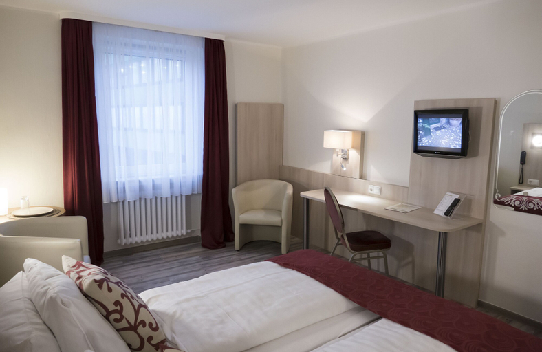 Bedroom 2, Hotel Excelsior, Kassel