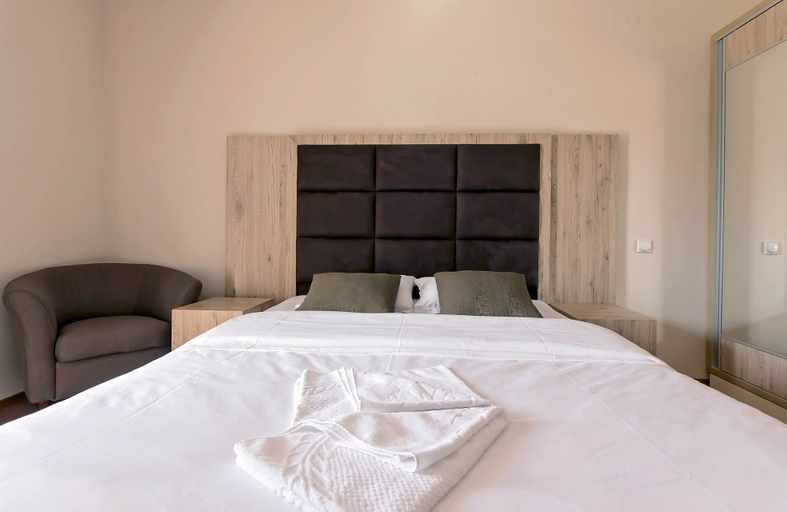 Bedroom 2, Hotel Holiday