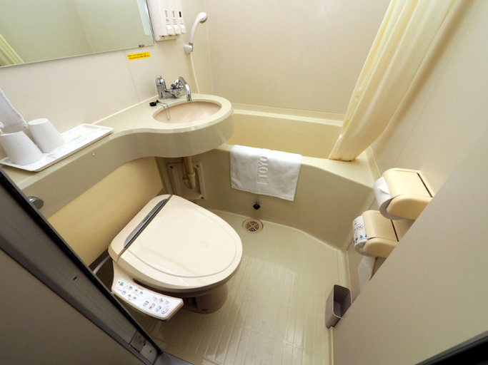 Bathroom 4, Toyoko Inn Sendai Higashi-guchi No.2, Sendai