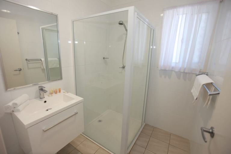 Bathroom 4, Bulli Beach Tourist Park, Wollongong - Inner