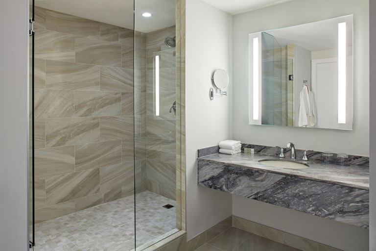 Bathroom 5, Sheraton Parkway Toronto North Hotel & Suites, York