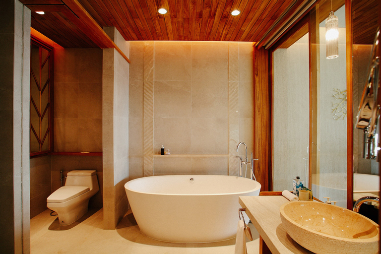 Bathroom 14