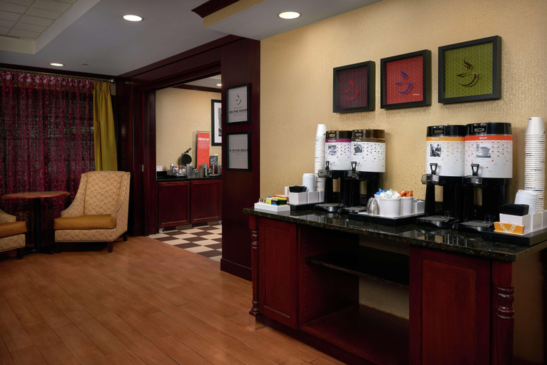 Food & Drinks 5, Hampton Inn Newport News-Yorktown, Newport News