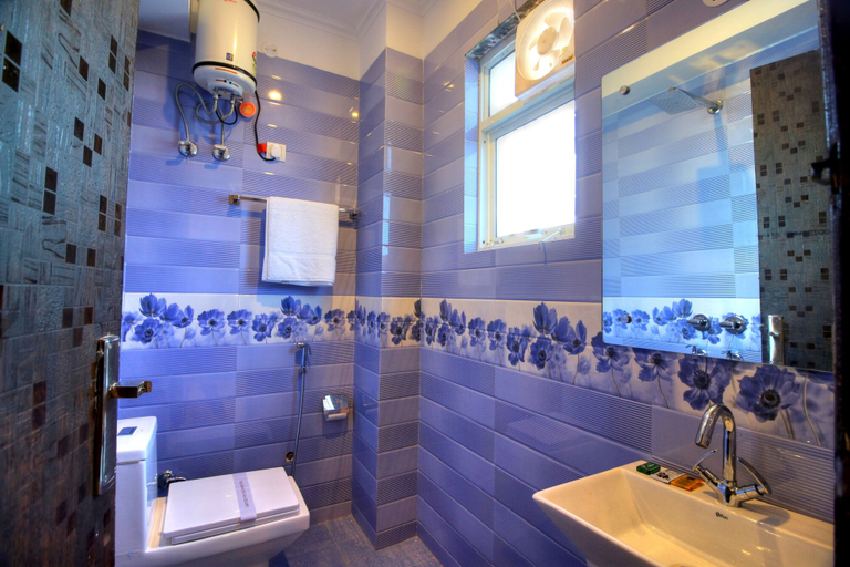 Bathroom 3, Hotel Ark Of Avalon - Near Delhi Airport, Delhi