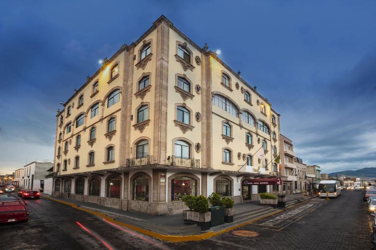 Exterior & Views