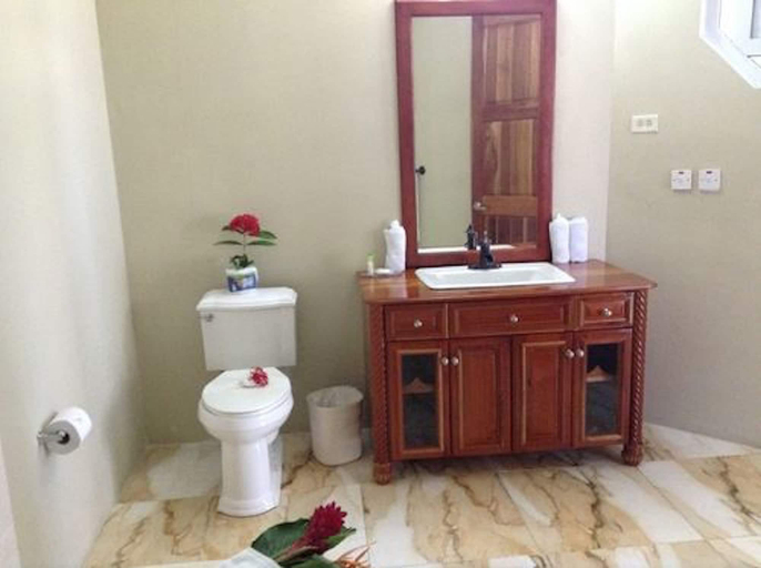 Bathroom 5, Waters Edge Guest House