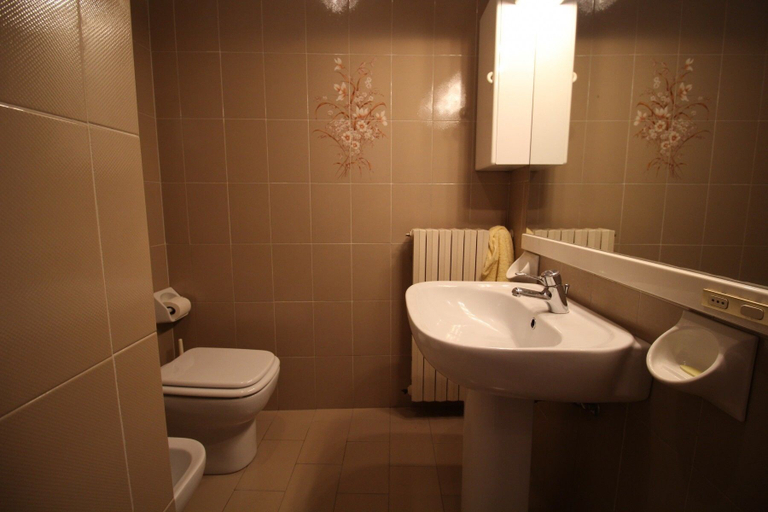 Bathroom 3, Zanardelli Square, Brescia