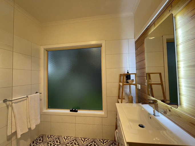 Bathroom, Tindoona Cottages, South Gippsland - East