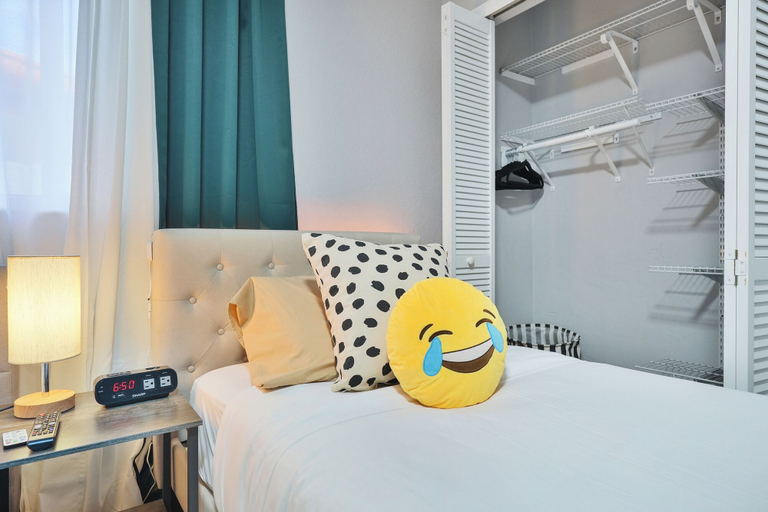 Bedroom 3, Unique Escape GameRoom! Bar, BBQ, Spacious, and Near Beach, Miami-Dade