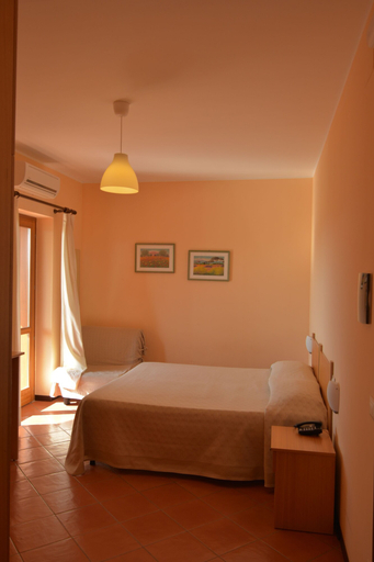 Bedroom 3, Larus Hotel, Cosenza