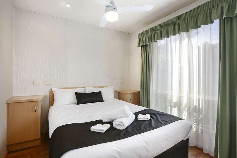Bedroom 2, Enclave at Healesville Holiday Park, Yarra Ranges - North