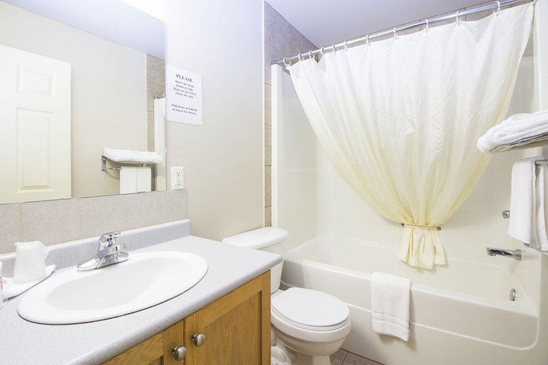 Bathroom 4, West Country Inn, Division No. 11
