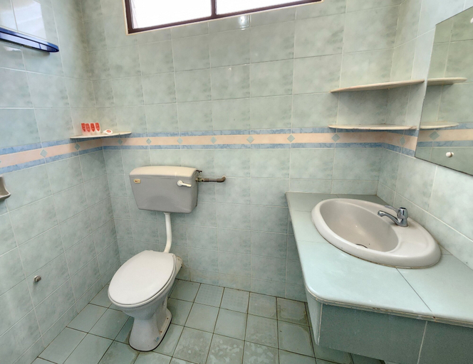 Bathroom 5, Hotel O Ban Cheong, Perlis