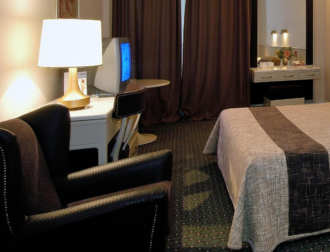 Bedroom 4, Mercure Patras Astir, West Greece