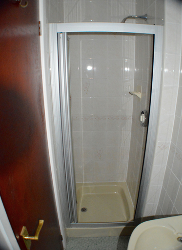 Bathroom 4, Arlingtons, Blackpool