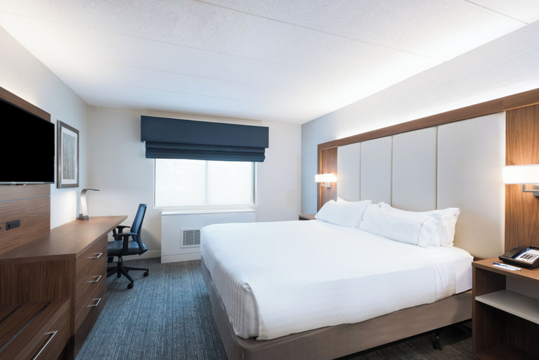 Bedroom 5, Holiday Inn Express BOSTON-WALTHAM, Middlesex