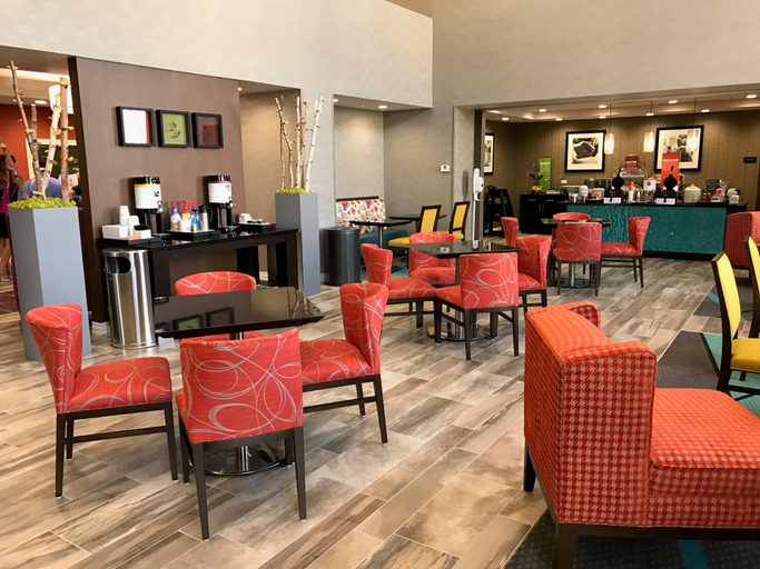 Food & Drinks 5, Hampton Inn & Suites Moore, Cleveland