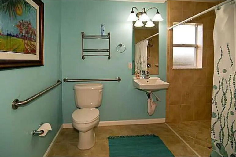 Bathroom 2, Port Salarno, Martin