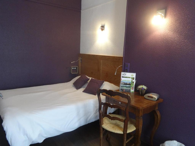 Bedroom 3, Hotel Restaurant Du Montligeon, Orne