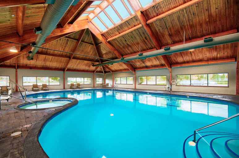 Sport & Beauty 2, DoubleTree by Hilton Port Huron, Saint Clair