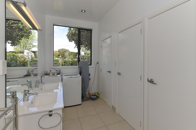 Bathroom 4, Lakefront Holiday Home, Rotorua