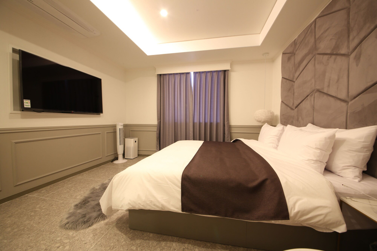 Bedroom 4, Den Basta Hotel, Sasang