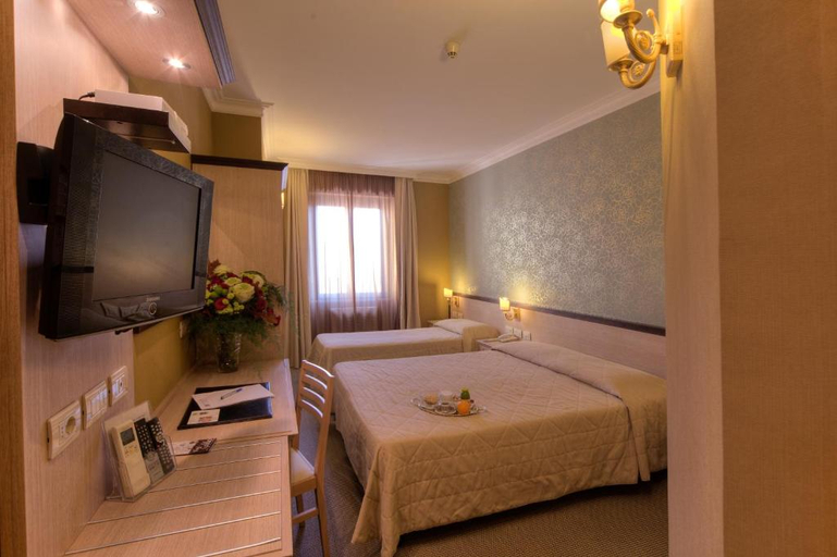 Bedroom 3, Galileo, Rome