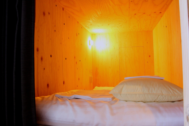Bedroom 2, Travel&Book Hotel Hulaton Cabin Takamatsu - Hostel, Takamatsu