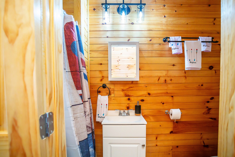 Bathroom 4, Bigfoot Lodge Room Two, Polk