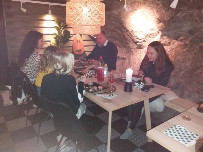Others 4, Cave Retreat - Sleeps 2 - Pets - Parking - Wifi, Luleå